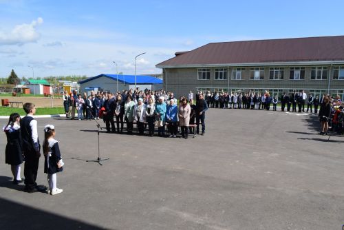 В честь героев: торжественный митинг и посадка деревьев в Шилнебашской школе