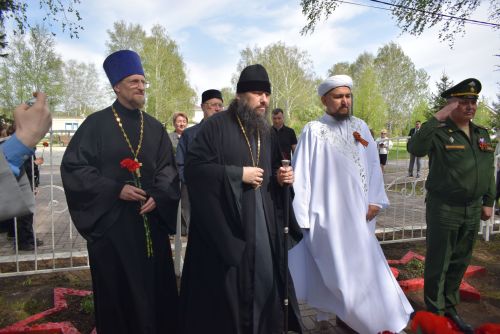 В Тукаевском районе высадили «Сад памяти» в честь героев прошлого и настоящего