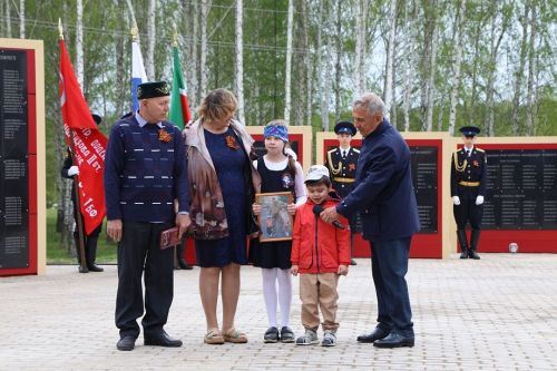 В Тукаевском районе зажгли Вечный огонь
