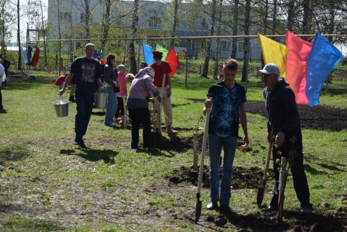 В Тукаевском районе высадили «Сад памяти» в честь героев прошлого и настоящего