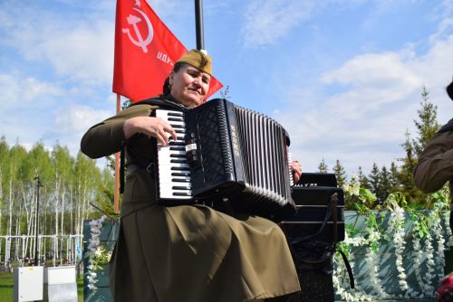 В Тукаевском районе зажгли Вечный огонь