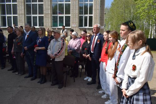 В Тукаевском районе высадили «Сад памяти» в честь героев прошлого и настоящего