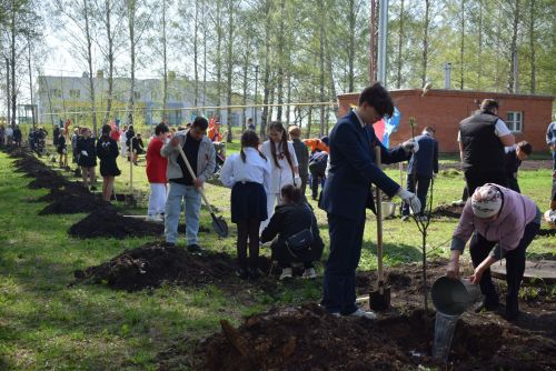 В Тукаевском районе высадили «Сад памяти» в честь героев прошлого и настоящего