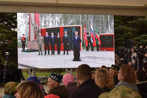 В Тукаевском районе зажгли Вечный огонь
