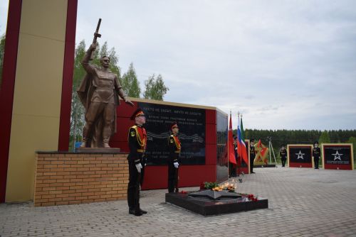 В Тукаевском районе зажгли Вечный огонь
