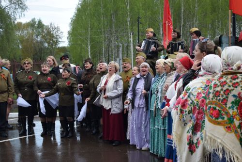 В Тукаевском районе зажгли Вечный огонь