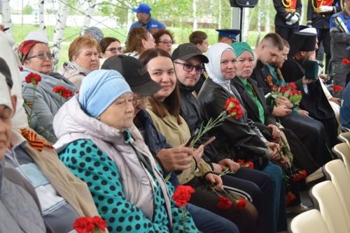 В Тукаевском районе зажгли Вечный огонь