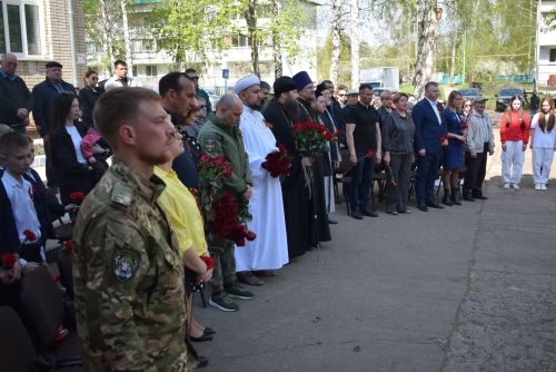 В Тукаевском районе высадили «Сад памяти» в честь героев прошлого и настоящего