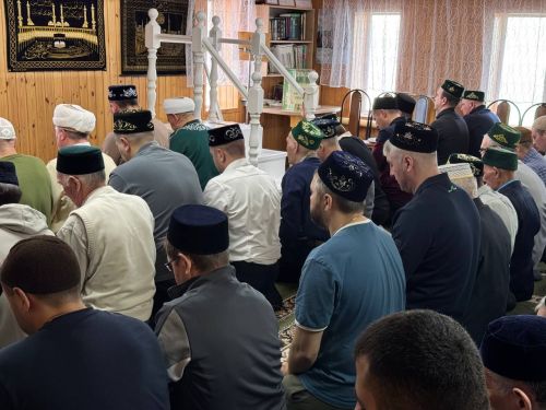 Фоторепортаж: главный гает-намаз Ураза-байрама прошел в селе Калмаш Тукаевского района