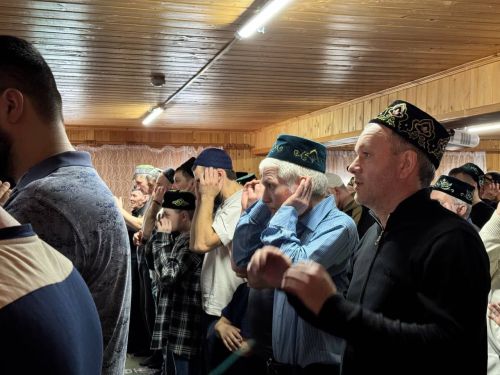 Фоторепортаж: главный гает-намаз Ураза-байрама прошел в селе Калмаш Тукаевского района