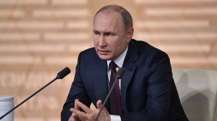 Владимир Путин эшләми торган көннәрне апрель ахырына кадәр озайтты