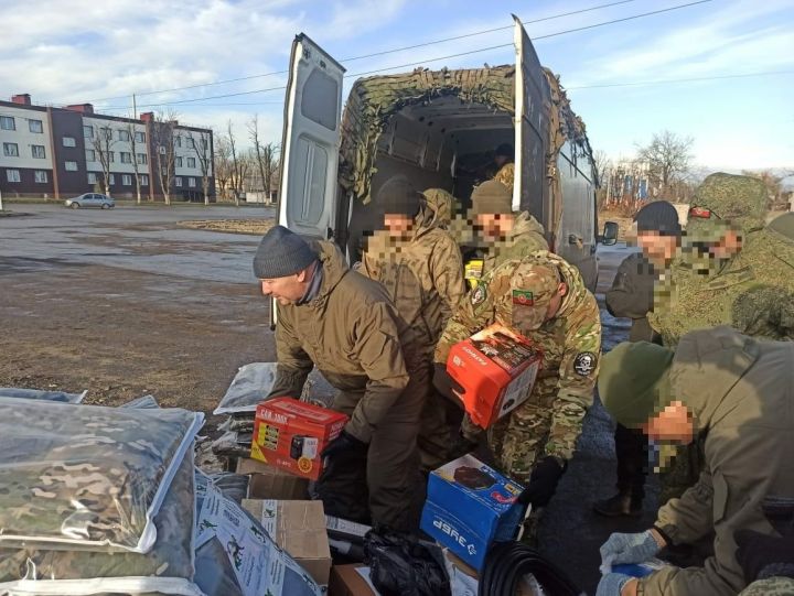 Встреча с нашими бойцами в зоне специальной военной операции: передача гуманитарной помощи и поздравления в честь Дня матери