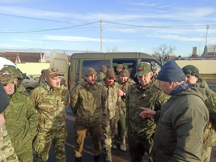 Встреча с нашими бойцами в зоне специальной военной операции: передача гуманитарной помощи и поздравления в честь Дня матери