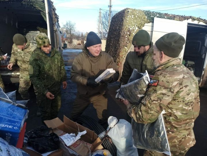 Встреча с нашими бойцами в зоне специальной военной операции: передача гуманитарной помощи и поздравления в честь Дня матери