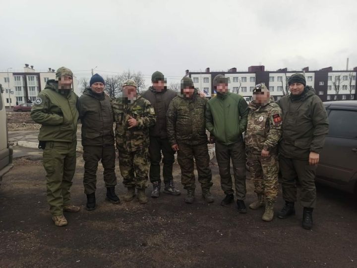 Встреча с нашими бойцами в зоне специальной военной операции: передача гуманитарной помощи и поздравления в честь Дня матери