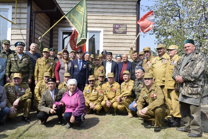 Батырларның исемнәре уеп язылган