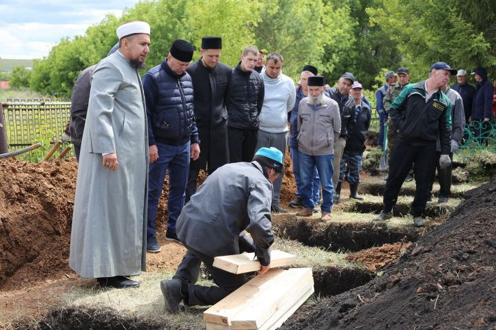 Сәет авылында янгында вафат булганнарны җирләделәр