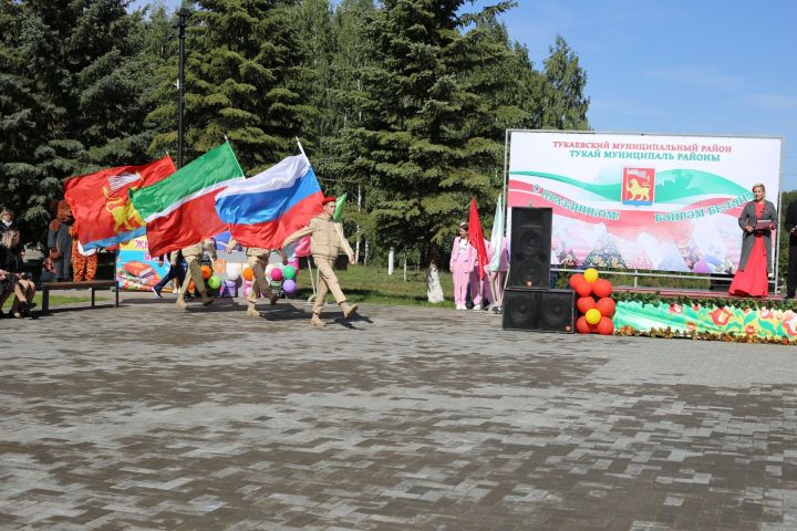 Без бүген иң матур бәйрәмнәрнең берсен Татарстан Республикасы көнен билгеләп үтәбез