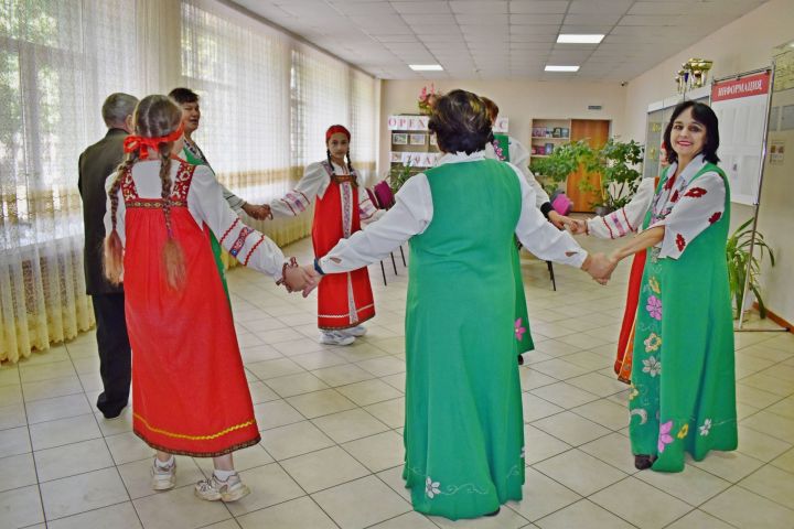 Кенәз авыл мәдәният йортында күңелле “Чикләвек Спасы” бәйрәме үткәрелде