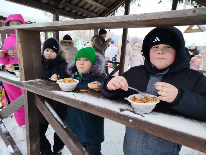 Яңа поселогында махсус хәрби операциядә катнашучыларның 300 баласы өчен бәйрәм оештырылды