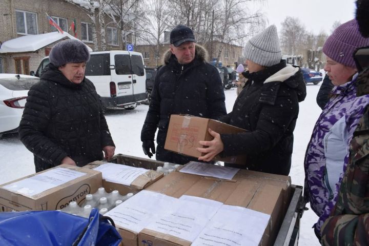 Тукаевский район отправляет гуманитарную помощь в зону СВО: баня на колесах, автомобили и 20 тонн груза для военнослужащих