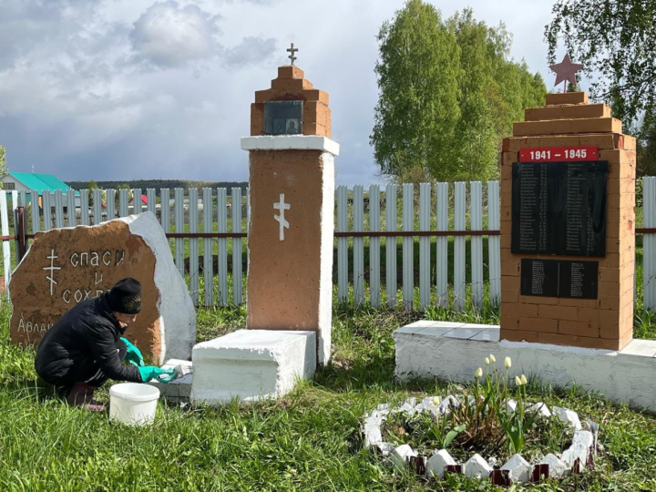 Тукаевский район: Акция «Чистый памятник» в Иштеряковском сельском поселении