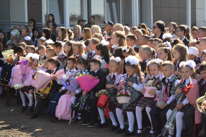 День знаний в Круглом Поле: торжество и обновления