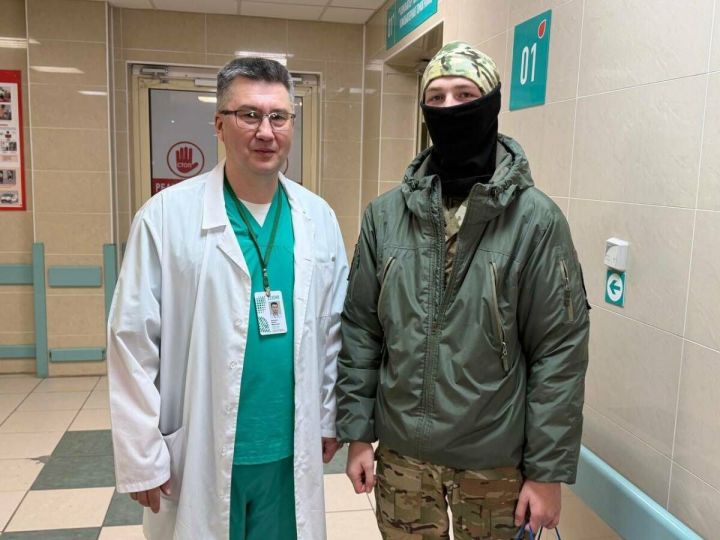 Ялда булган хәрби хезмәткәр Чаллы паркында аңын югалткан хатын-кызга ярдәм иткән