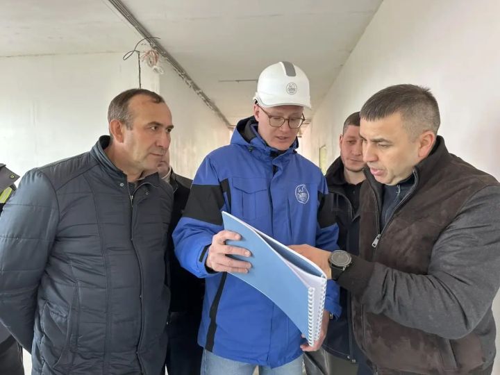 Курс на обновление: в Тукаевском районе проинспектировали ход капитального ремонта школ