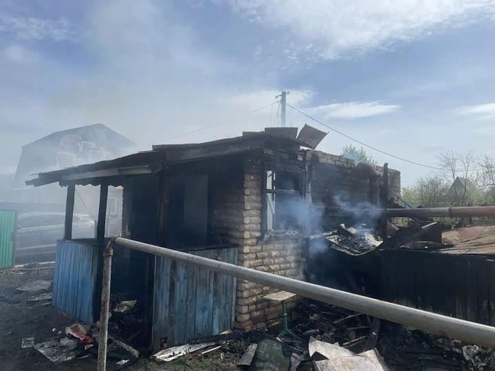 Печной дымоход уничтожил кирпичную дачу пенсионерки