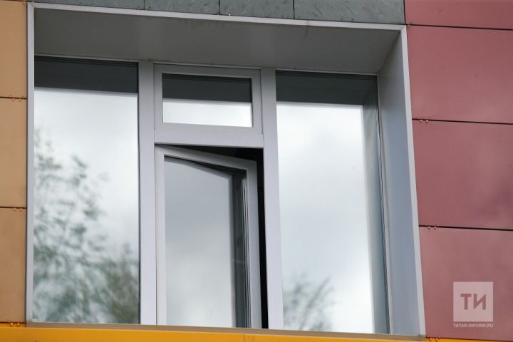 МЧС Татарстана предупреждает родителей об опасности открытых окон