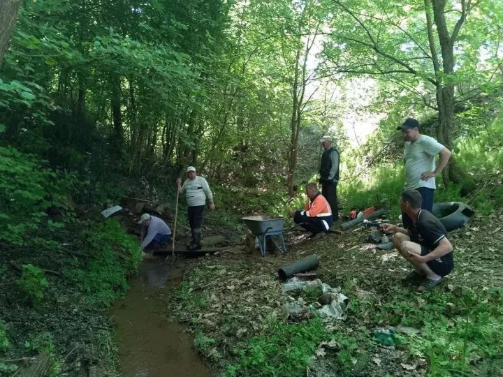 Активисты деревни Калинино обустроили сельский родник