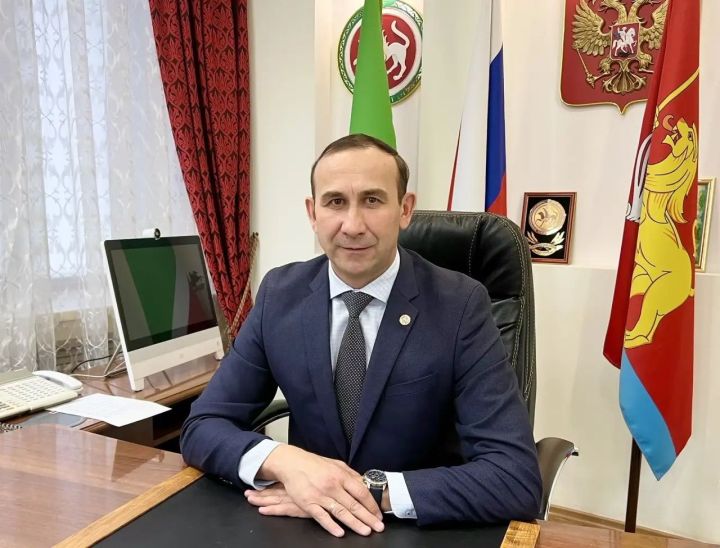 Глава Тукаевского района Камиль Назмиев поздравил работников СМИ с Днем печати и юбилеем местной газеты «Якты юл»