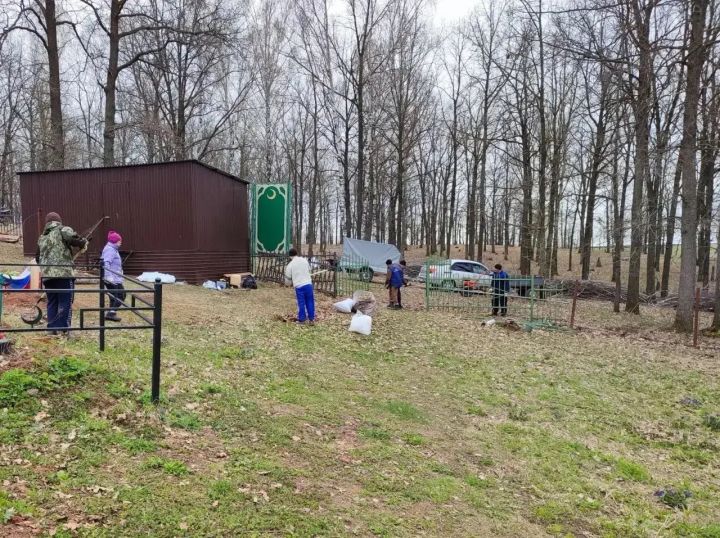 Чистота начинается с души: жители поселка Комсомолец провели масштабный субботник