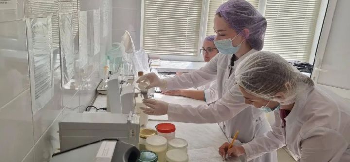 Студенты из Челнов на практике проверили безопасность молока