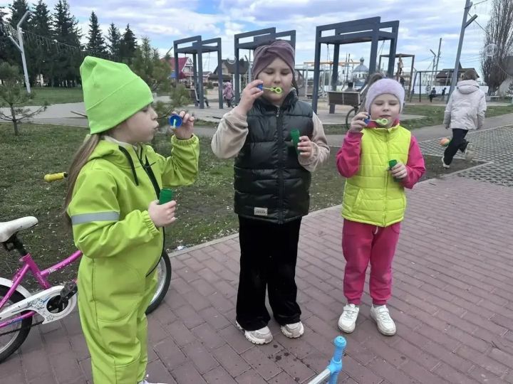 Игры, творчество, дружба: в Бетьках ярко встретили майские праздники