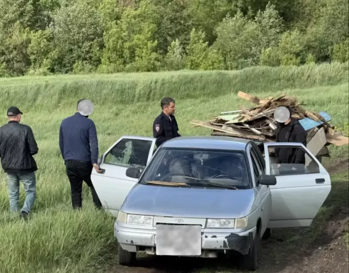 Жители Тукаевского района поймали нарушителя на третьем рейсе с мусором к водоему