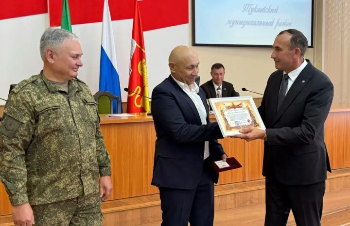 Награды за помощь СВО вручили на совещании руководителей