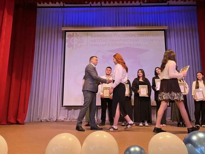 В Камском автомеханическом техникуме вручили дипломы будущим ветеринарным фельдшерам