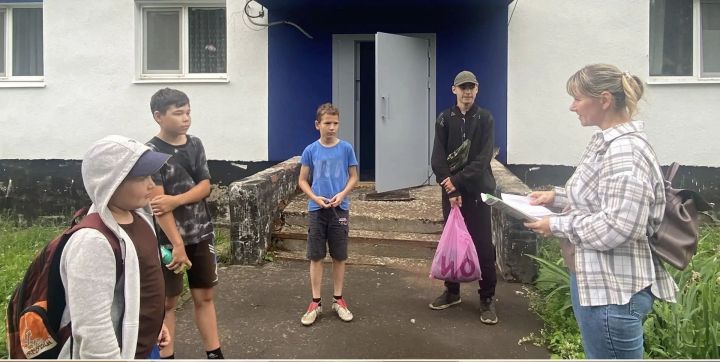 В поселке Новом дети примерили на себя роль военных и литературных почтальонов