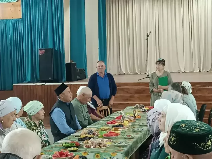 Бикләндә өлкәннәр очрашуы узды