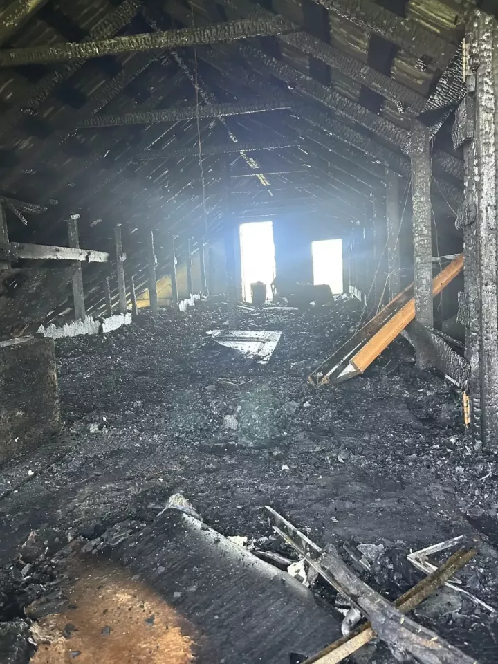 В  СНТ «Турбина» огонь уничтожил баню и сарай