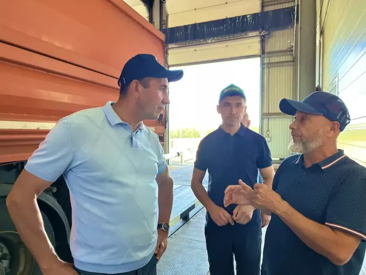 Район башлыгы «Кама» агрофирмасының яңа комплексын бәяләде