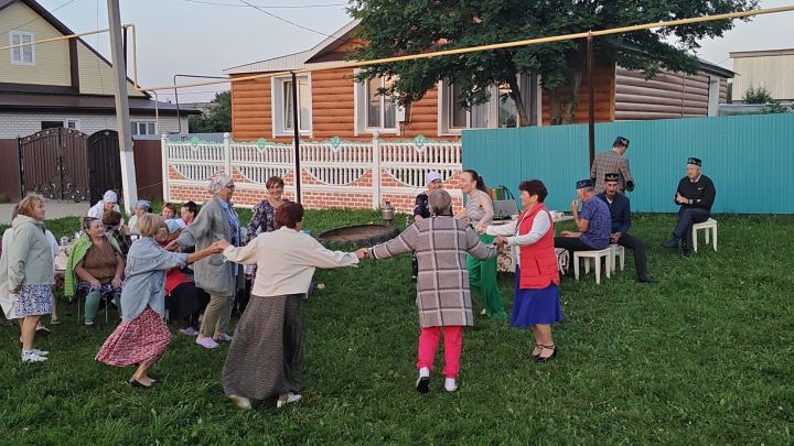 Күктәк-Мирсәет авылында борынгы кичке уеннар традициясен яңарттылар