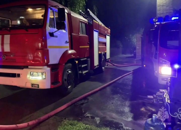 В Тукаевском районе больше 2,5 часов тушили пожар на прогулочном судне