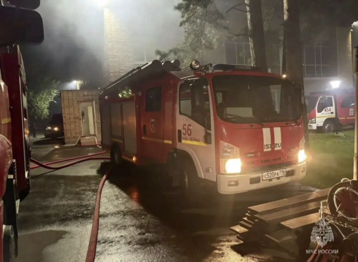 В Тукаевском районе больше 2,5 часов тушили пожар на прогулочном судне