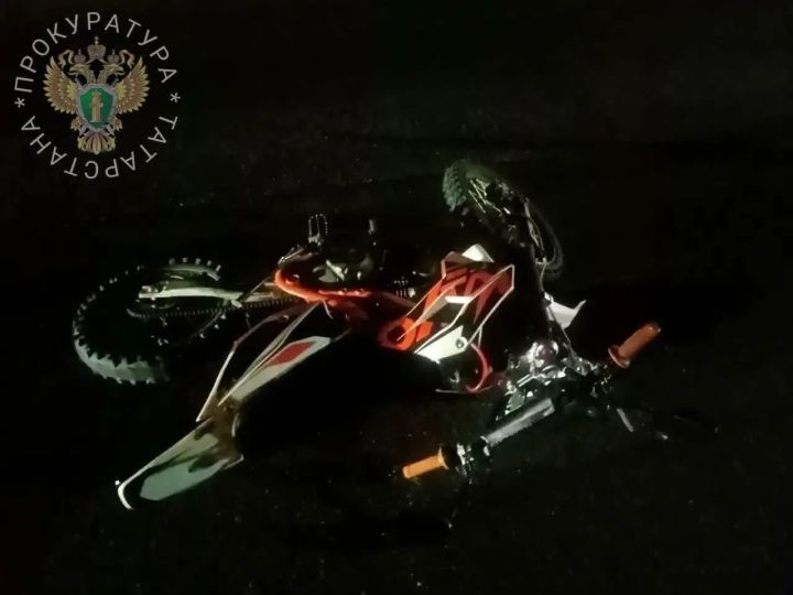 В Нижнекамском районе 17-летний водитель питбайка погиб после столкновения с ограждением