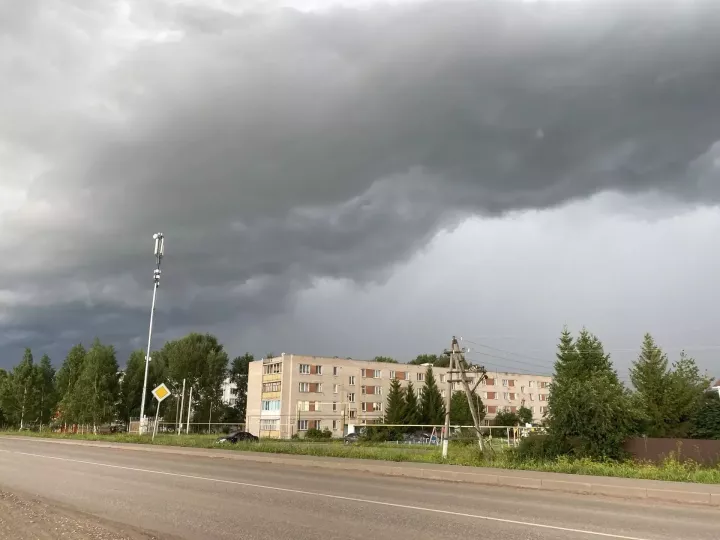В Татарстане объявили штормовое предупреждение из-за гроз и сильного ветра