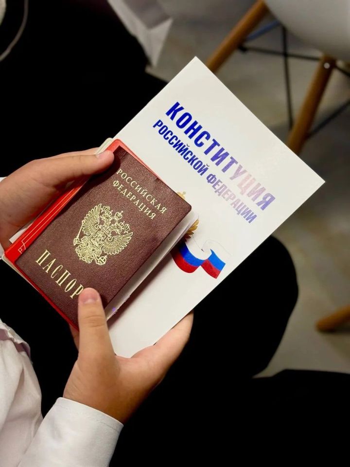 В День Республики 14-летние жители района получили свои первые паспорта