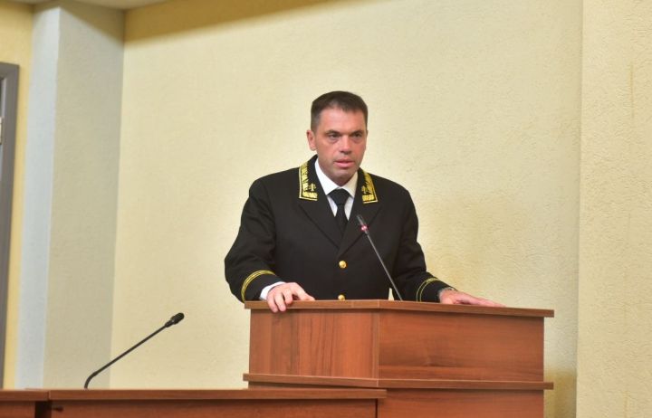 Коллективу Набережночелнинского городского суда официально представили Радика Зиннатова